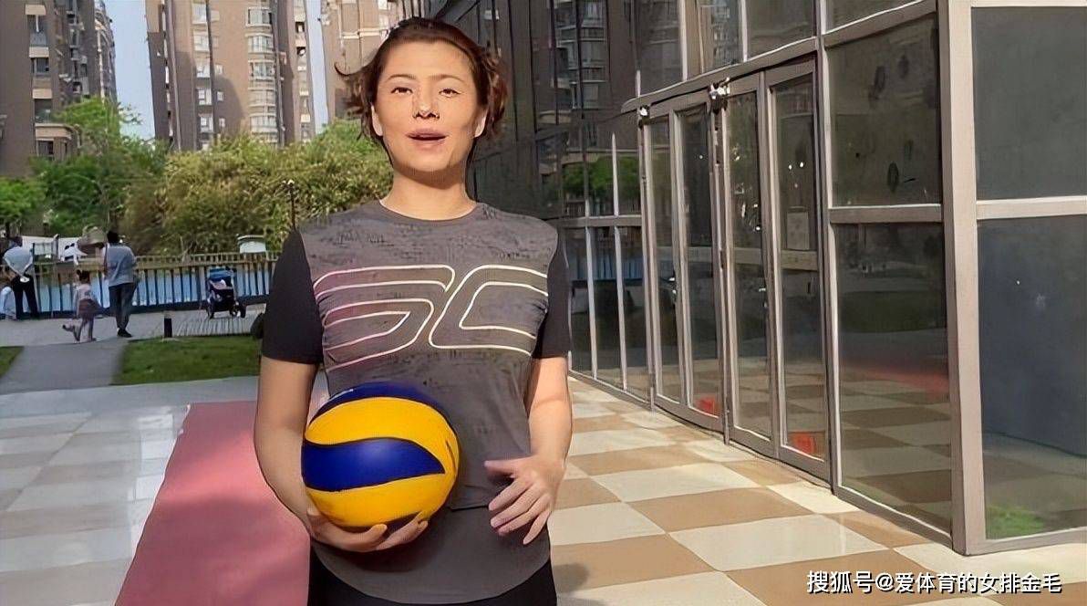 这个数字是排名第二的裁判罗布-琼斯的两倍多，琼斯一共为此发了8张黄牌。